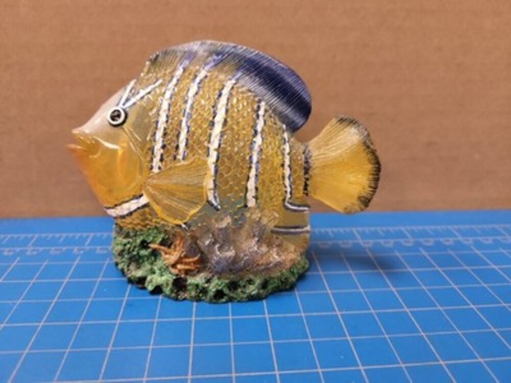 Resin Fish Figurine Tropical Decor Aquarium Style Tabletop Display Art Accent